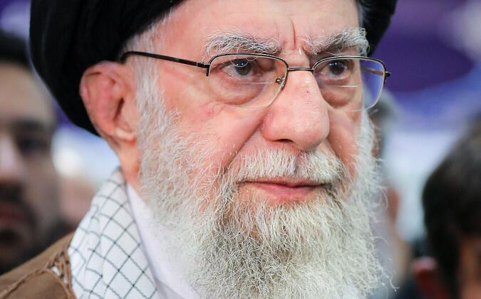 খামেনি যে কারণে ট্রাম্পের নাগালের বাইরে