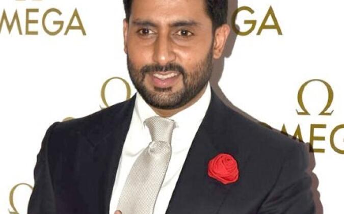 অমিতাভ-ঐশ্বরিয়ার ছায়া থেকে বেরিয়ে নিজেকে প্রমাণ করছেন অভিষেক